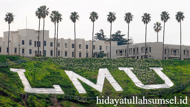 Pusat Pendidikan dan Kreativitas: Kampus Loyola Marymount